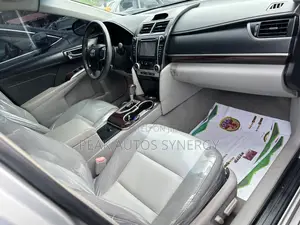 Toyota Camry XLE 4dr Sedan (2.5L 4cyl 6A) 2013 Silver