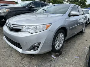Toyota Camry XLE 4dr Sedan (2.5L 4cyl 6A) 2013 Silver