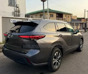 Toyota Highlander 2023 Gray