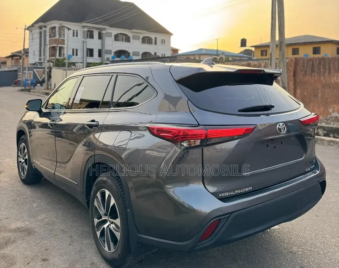 Toyota Highlander 2023 Gray