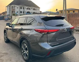 Toyota Highlander 2023 Gray