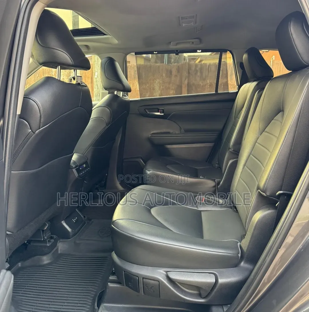 Toyota Highlander 2023 Gray