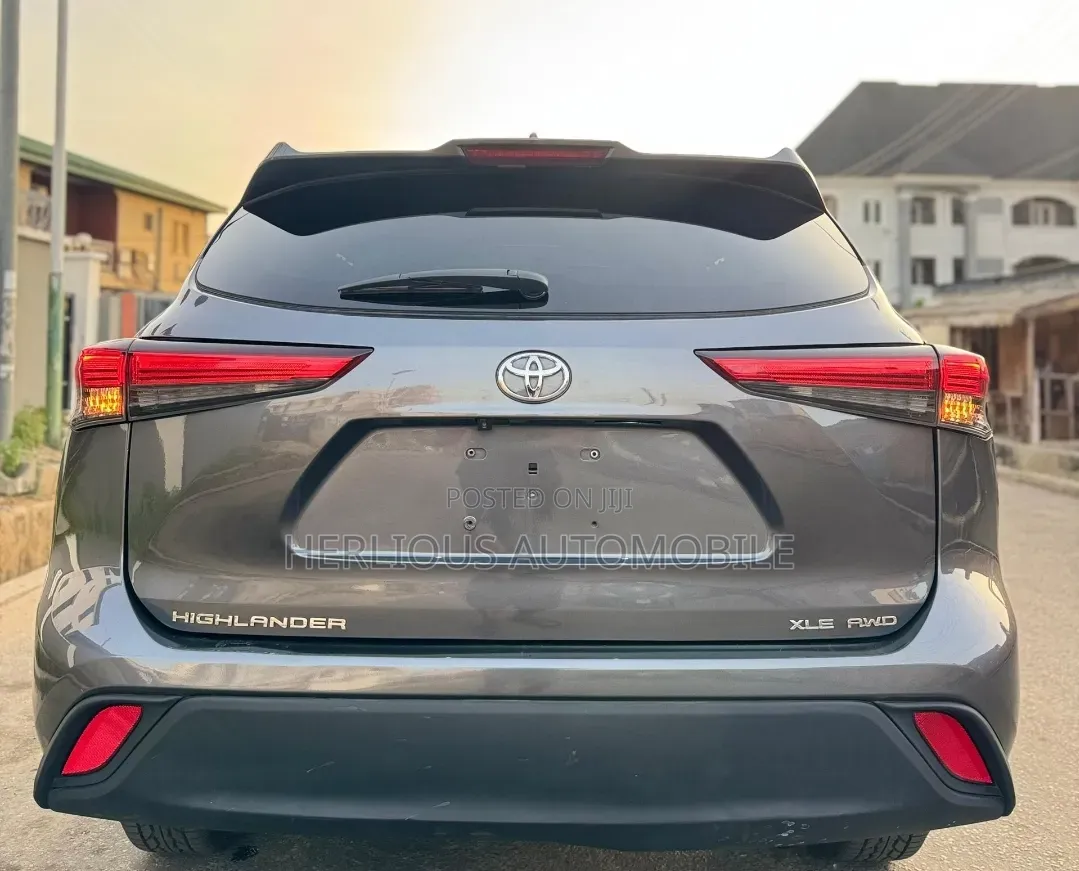 Toyota Highlander 2023 Gray