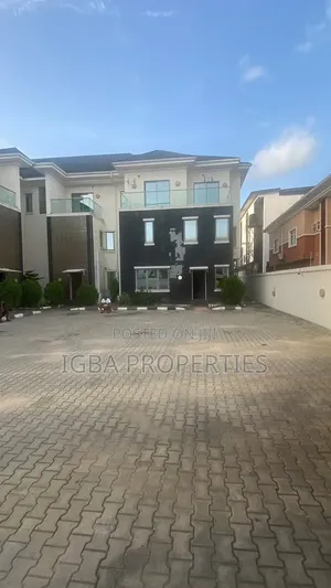 5bdrm Duplex in Lekki Phase 1 for sale