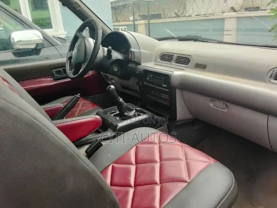 Nissan Serena 2002 White