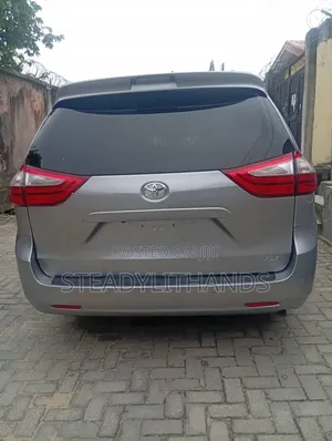 Toyota Sienna 2015 Silver
