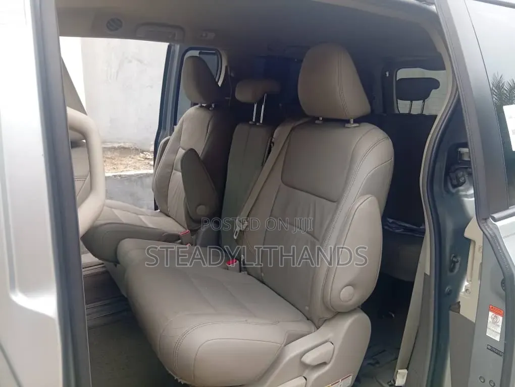 Toyota Sienna 2015 Silver