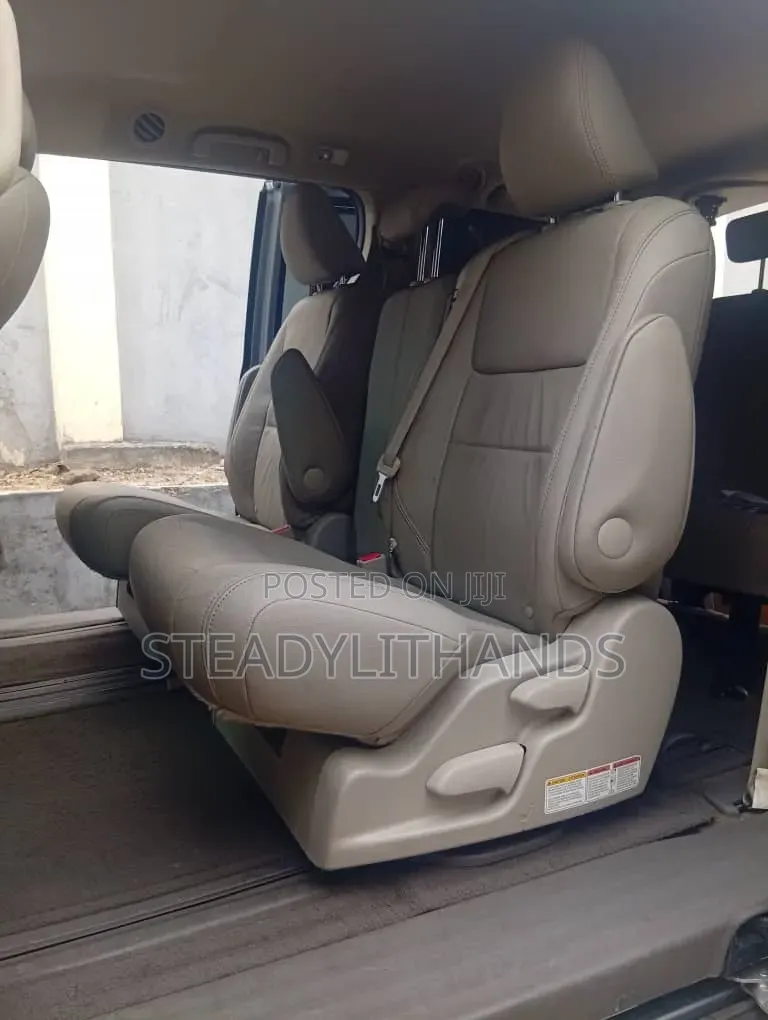 Toyota Sienna 2015 Silver