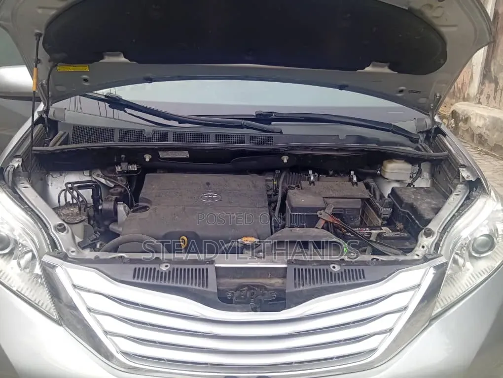 Toyota Sienna 2015 Silver