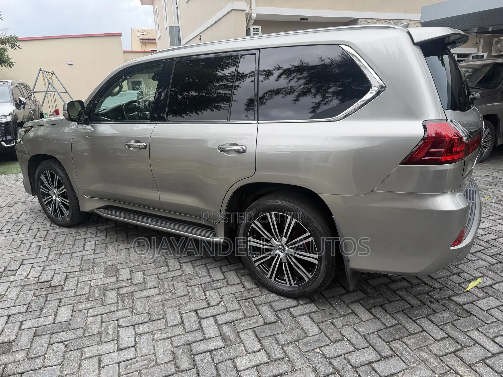 Lexus LX 570 AWD 2019 Silver