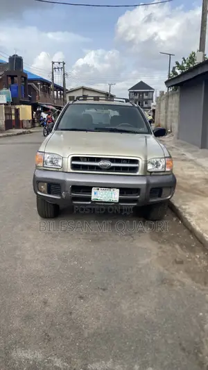 Nissan Pathfinder LE RWD SUV (3.5L 6cyl 4A) 2003 Gold