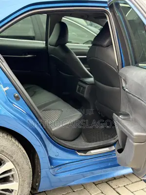 Toyota Camry 2018 Blue