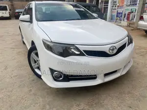 Toyota Camry SE 4dr Sedan (2.5L 4cyl 6A) 2013 White