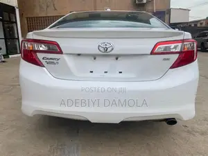 Toyota Camry SE 4dr Sedan (2.5L 4cyl 6A) 2013 White