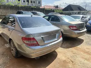 Mercedes-Benz 200 2009 Black