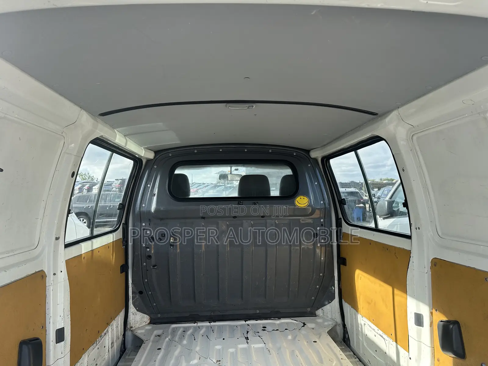 Toyota HiAce 2006 White