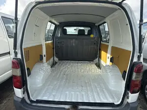 Toyota HiAce 2006 White