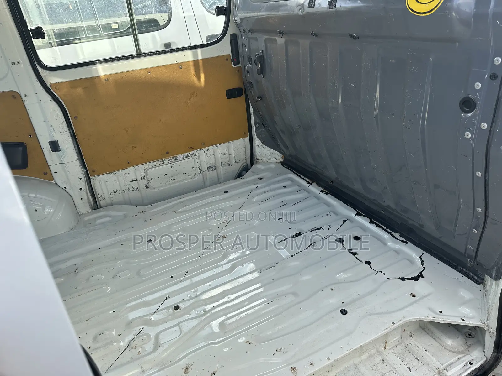 Toyota HiAce 2006 White