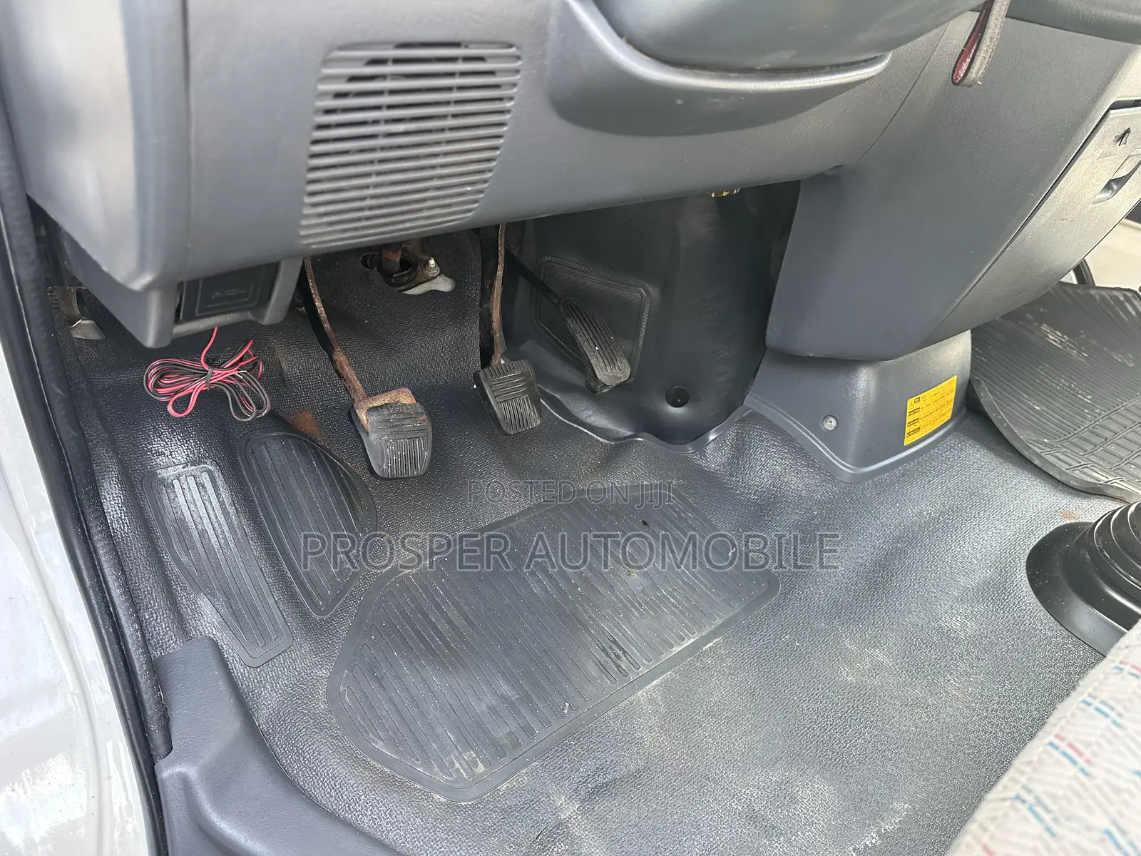 Toyota HiAce 2006 White