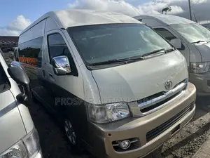 Toyota HiAce 2016 Brown
