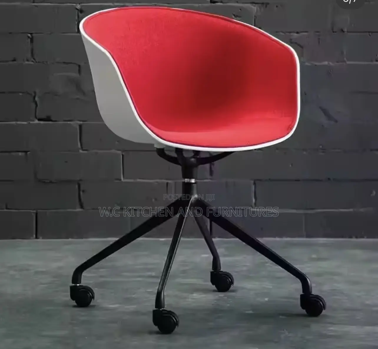 Modern Visitor Chair With Wheels.