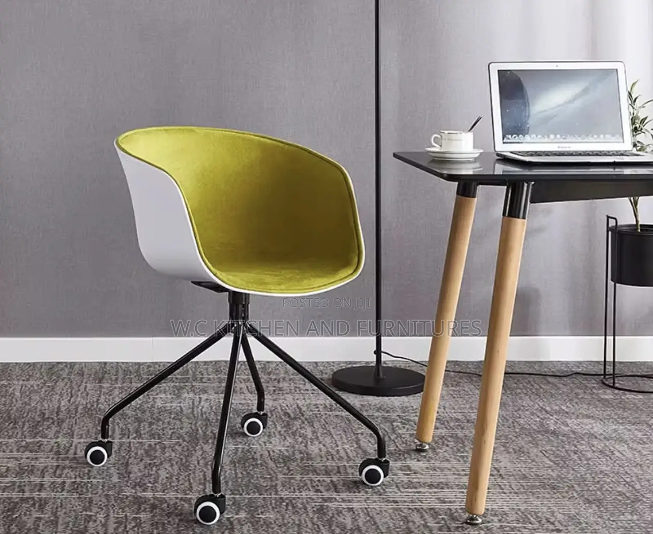 Modern Visitor Chair With Wheels.