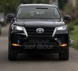 Toyota Fortuner 2022 Black