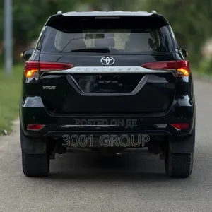 Toyota Fortuner 2022 Black
