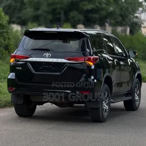 Toyota Fortuner 2022 Black
