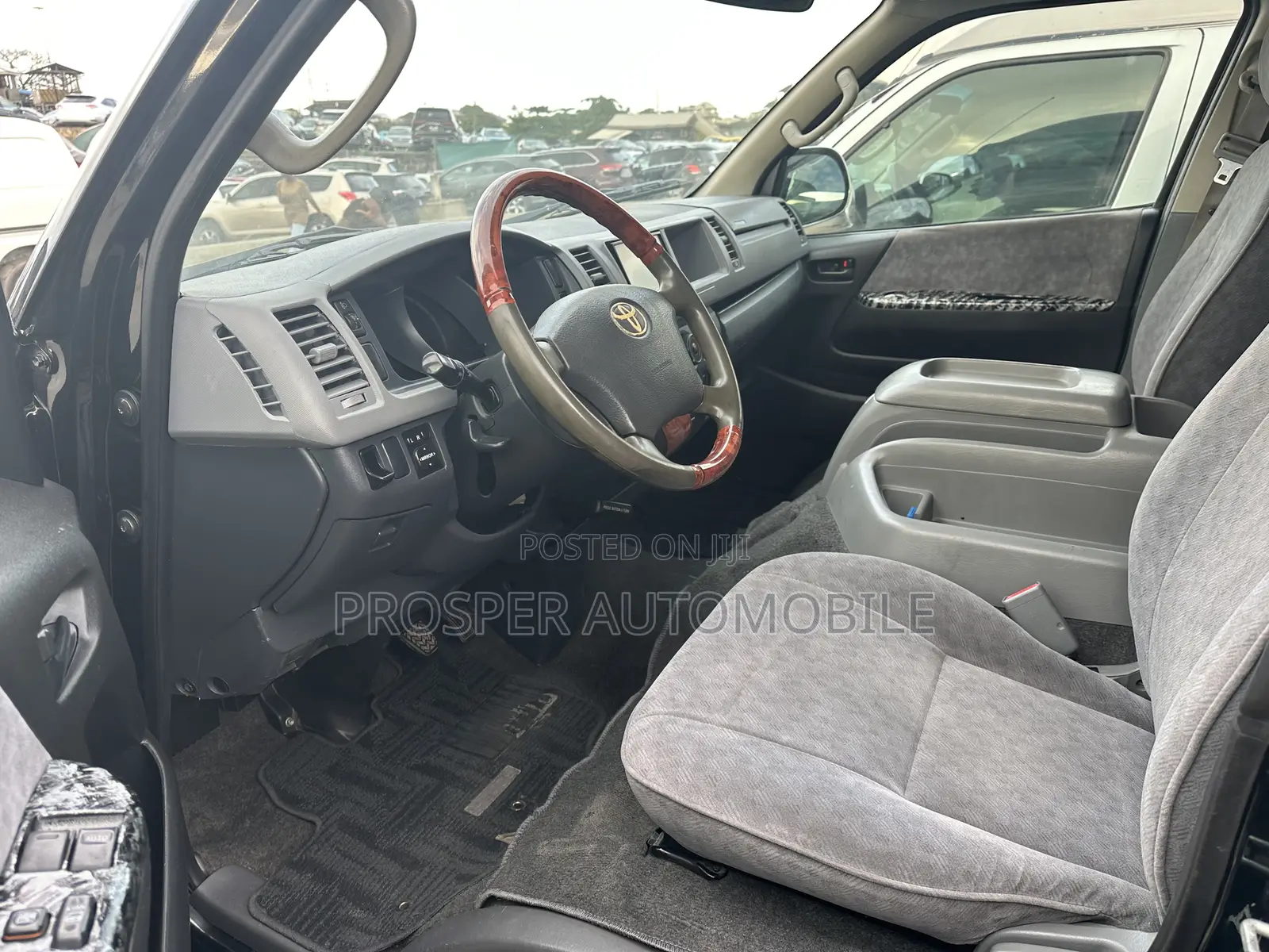 Toyota HiAce 2012 Black