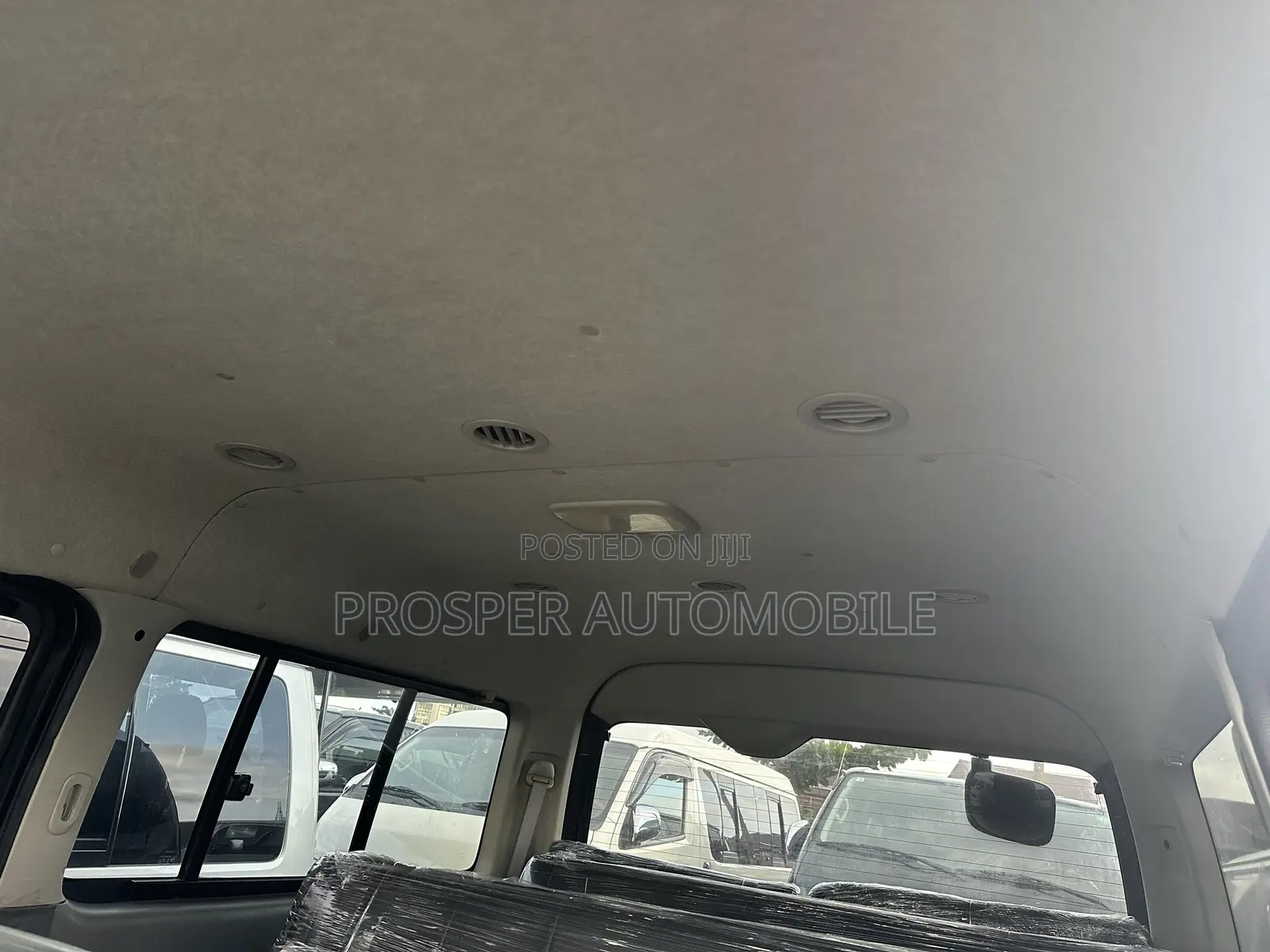 Toyota HiAce 2012 Black