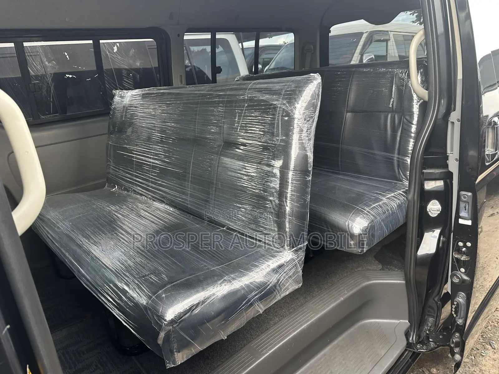 Toyota HiAce 2012 Black