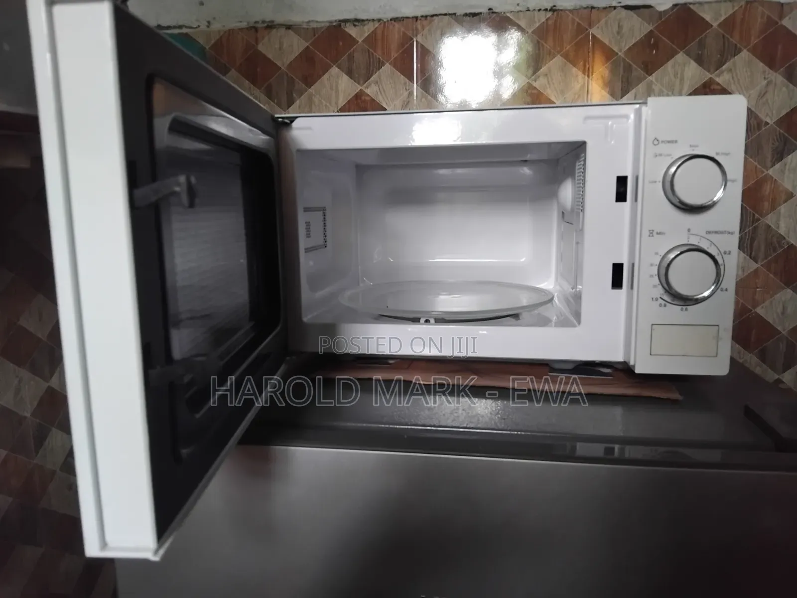 20l Hisense Microwave