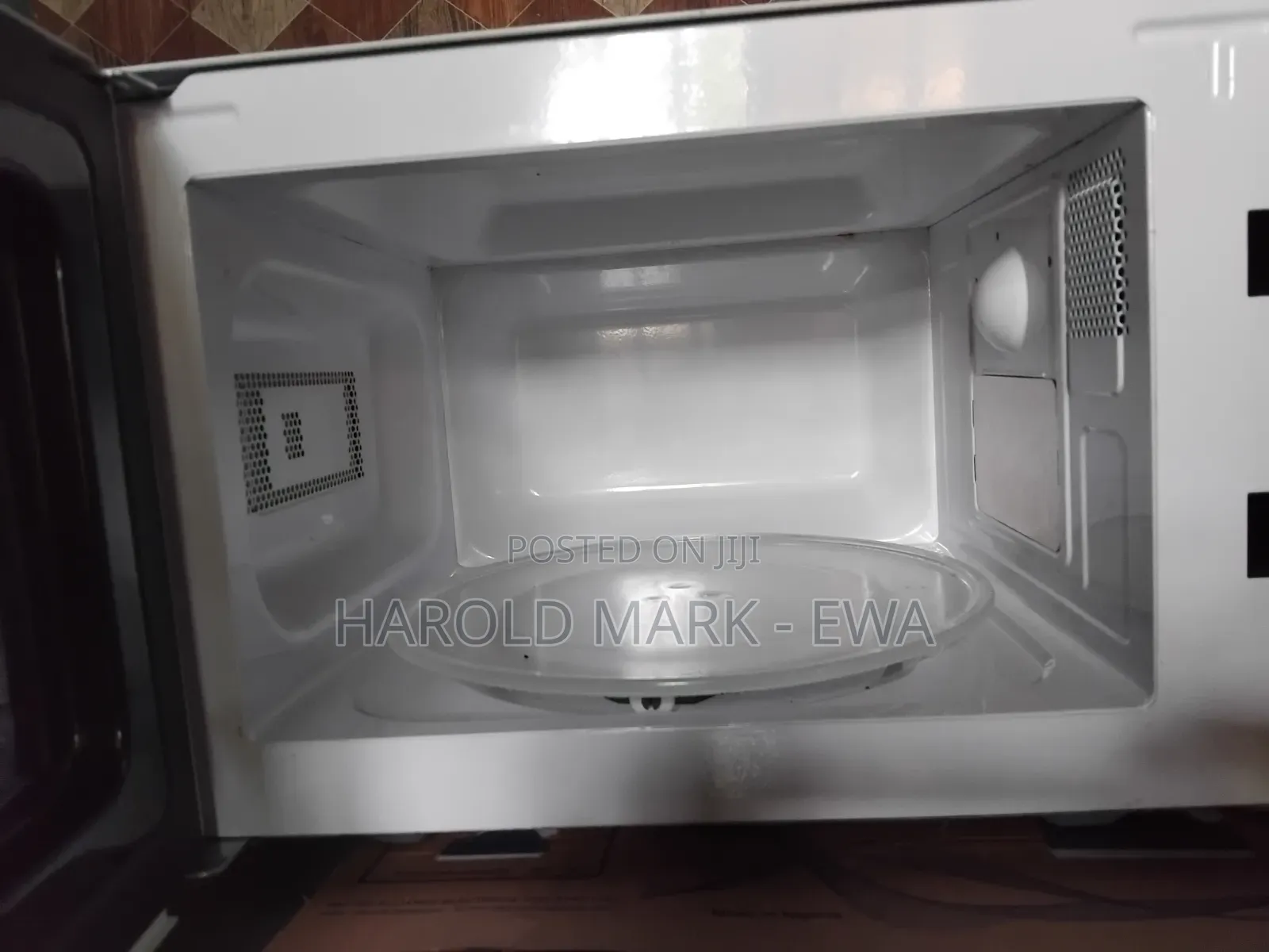 20l Hisense Microwave