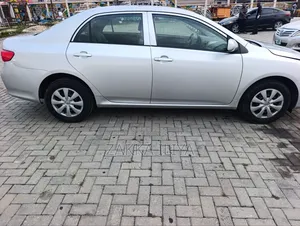 Toyota Corolla 2010 Silver