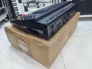 Yamaha 16-Channel Powered Mixer PMX-1608 With Amplifier, Usb Bluetooth