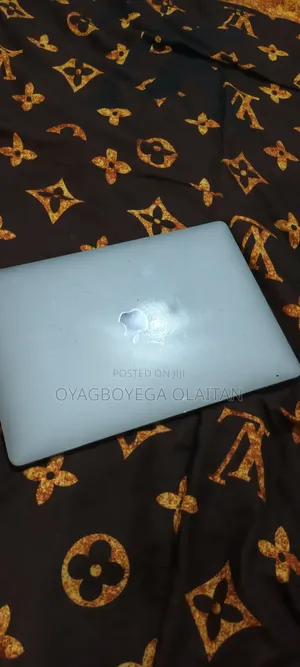 Laptop Apple MacBook 2020 8GB Intel Core i5 SSD 256GB