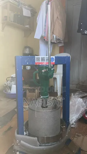 Honey Extractor Machine