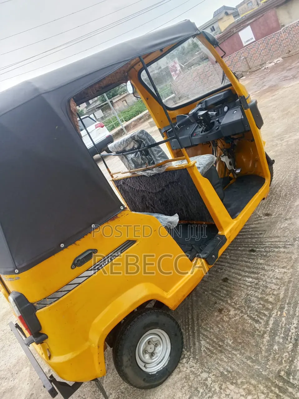 TVS HLX 125 2019 Yellow