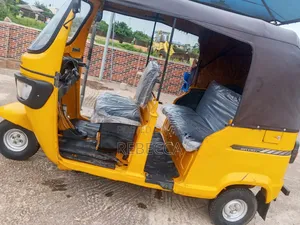 TVS HLX 125 2019 Yellow