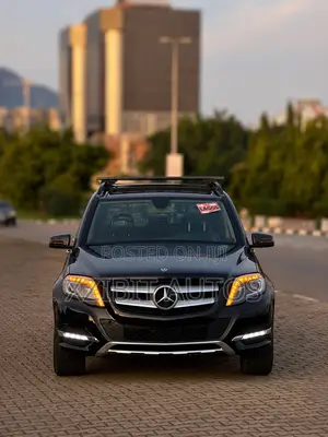 Mercedes-Benz GLK-Class Base GLK 350 4dr AWD 4MATIC (3.5L 6cyl 7A) 2015