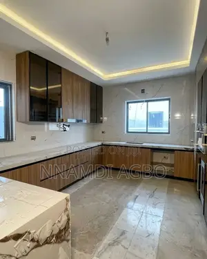 3bdrm Apartment in Lekki Phase 1 for sale