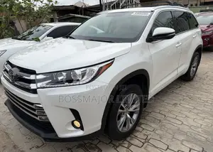 Toyota Highlander XLE 4dr SUV AWD (3.5L 6cyl 6A) 2015 White