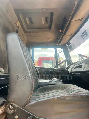 Mercedes 8stud Truck