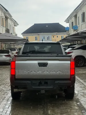 Toyota Tacoma 2024 Silver