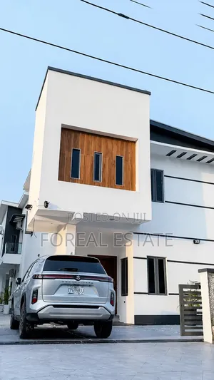 Legacy, Luxury 2 Bed Duplex Shortlet, Private Lounge (Self Compound)