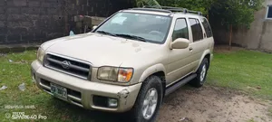 Nissan Pathfinder Automatic 2001 Gold