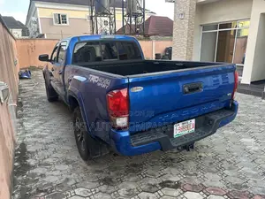 Toyota Tacoma 4dr Double Cab 2016 Blue