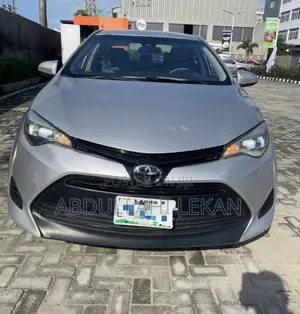 Toyota Corolla LE (1.8L 4cyl 2A) 2019 Silver