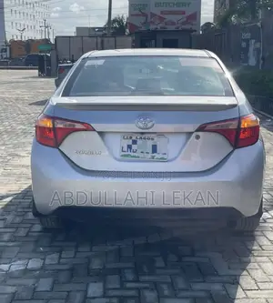 Toyota Corolla LE (1.8L 4cyl 2A) 2019 Silver